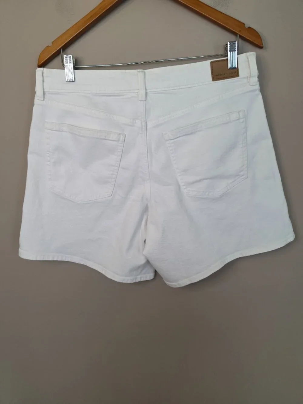 American Eagle Low Rise Baggy White Denim Shorts Size 8 NWOT